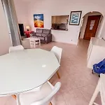 Skol 335. Fantastic Beachfront Facing South. Lejlighed Marbella
