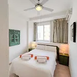 Skol 335. Fantastic Beachfront Facing South. Lejlighed Marbella