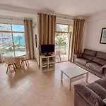 Skol 335. Fantastic Beachfront Facing South. Lejlighed Marbella