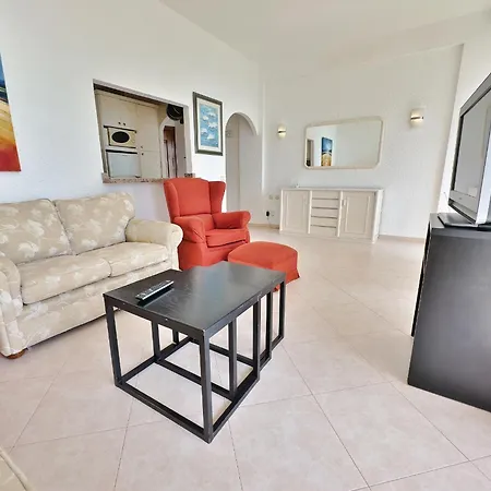 Apartamento Skol 335. Fantastic Beachfront Facing South.