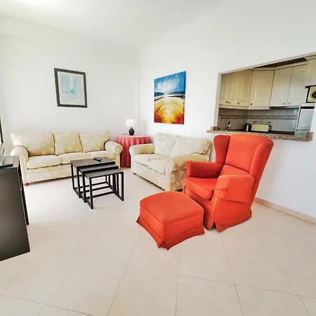 Skol 335. Fantastic Beachfront Facing South. Apartamento Marbella