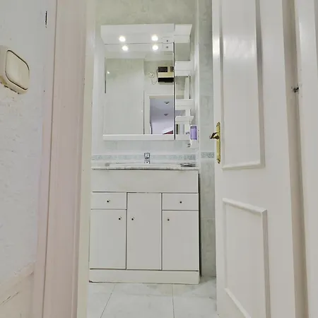 Skol 335. Fantastic Beachfront Facing South. Apartamento *