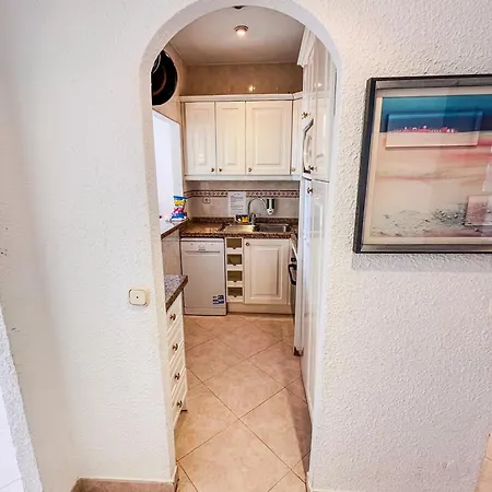 Skol 335. Fantastic Beachfront Facing South. Lejlighed Marbella
